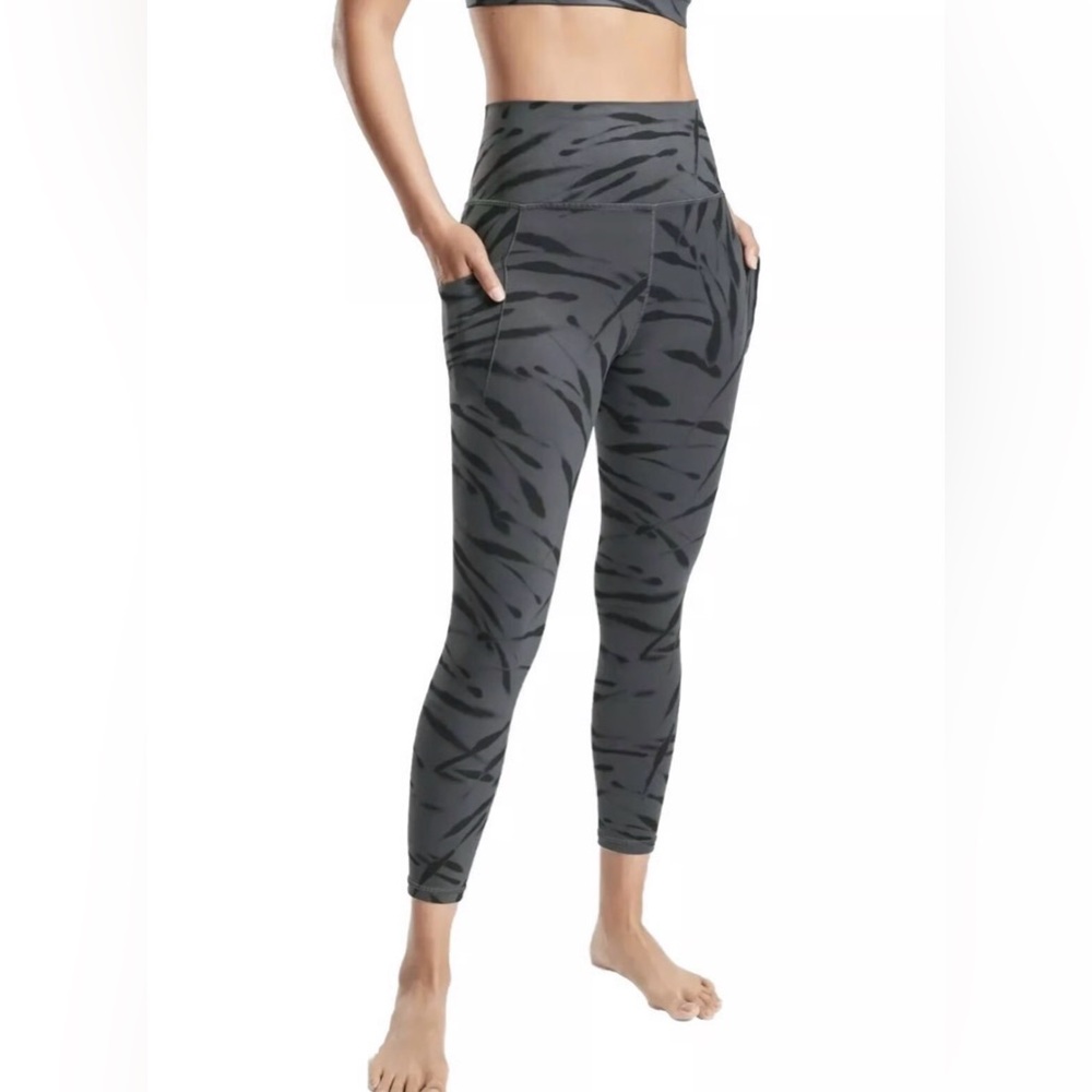 ATHLETA Salutation Stash Pocket II Zebra 7/8 Tight, GREY SIZE XSP #599541 O0221